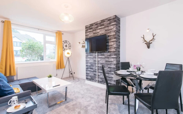 Michaelmas, Coventry - 2 Bed House Apartment