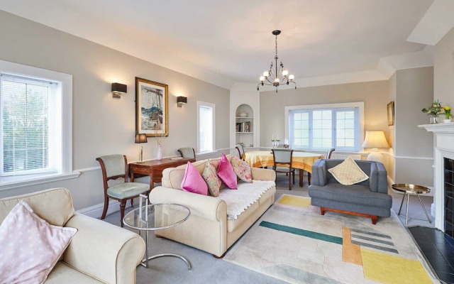 Host Stay Deepdale Apartment