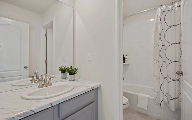 Modern & Stunning Home Near Breweries and Old Town!