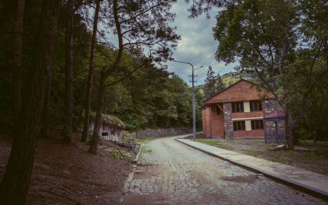 Отель Apricot Aghveran Resort вид на фасад