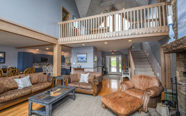 At Lake's Edge 6 Bedroom House