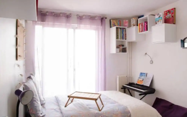 2 Bedroom Apartment With Balcony Near Eiffel Tower and Invalides