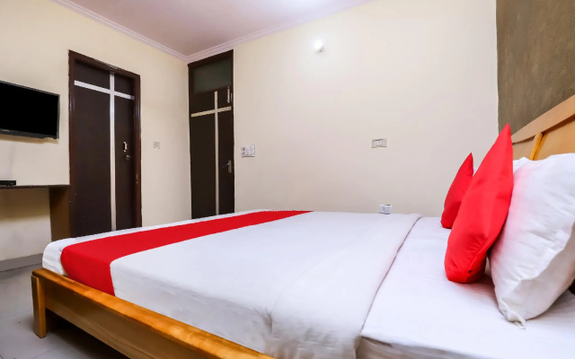 OYO 37773 Hotel J Joy