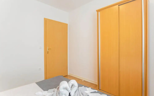 Lovely Apartment in Mastrinka Trogir near Sea Beach