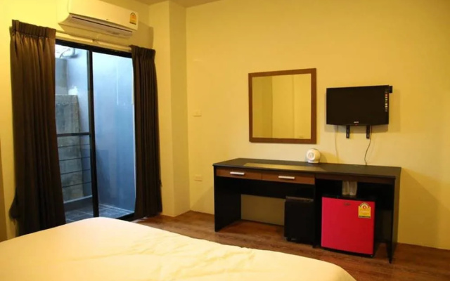 Bedroom 77