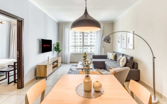 Bright Apartment in the Heart of Marina 2