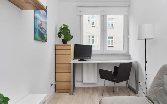 Charming Apartment Fabryczna By Renters