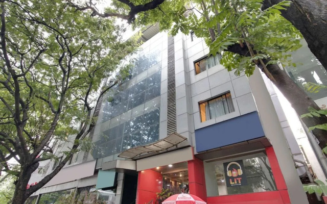 Capital O 11148 Amethyst Business Hotel