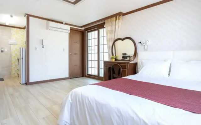 Geojedo Paradise Pension