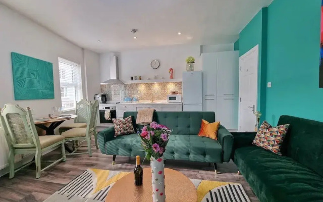 Eclectic 1BD in the Heart of Cheltenham