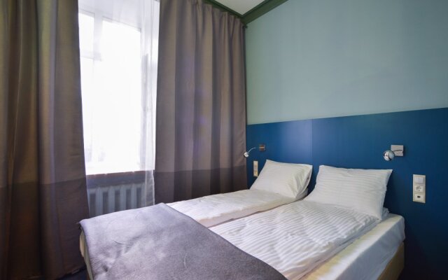 Hotel & Hostel Vstrechi na Arbate вид на фасад