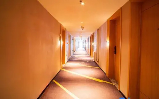 IU Hotel (Shijiazhuang Hebei University of Science and Technology)