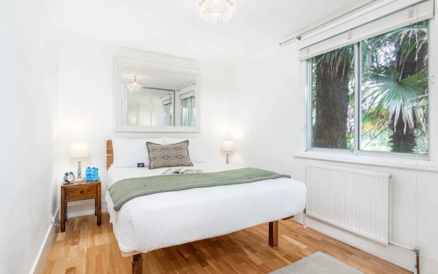 Bright Bayswater Apartment