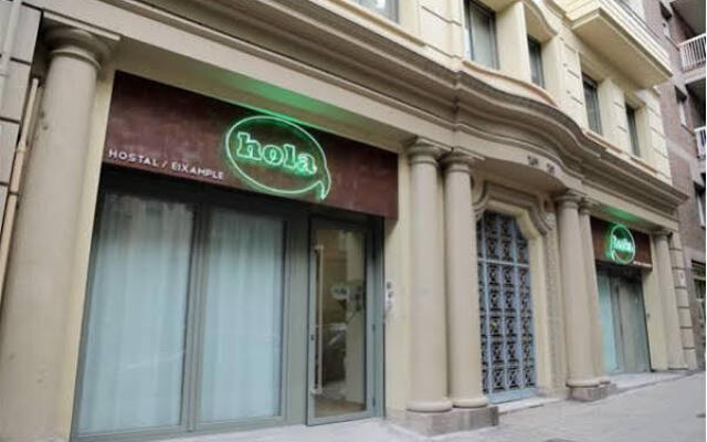 Отель Hola Hostal Eixample вид на фасад