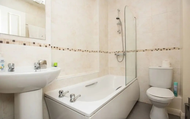 2 Bedroom Apartment With 2 Bathrooms and Parking