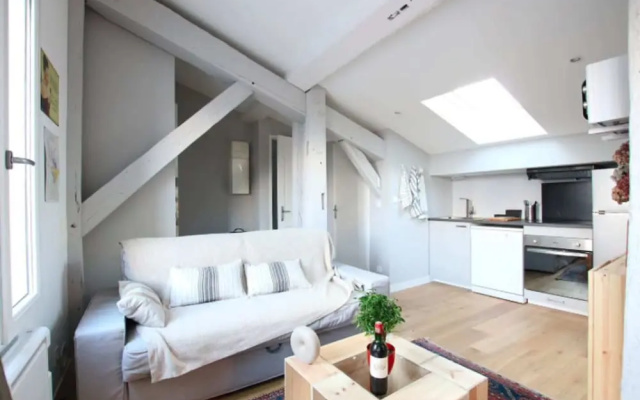 Comfy Attic Apartment Near Grand Théâtre
