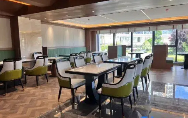 Xiuwen Shengzhi Hotel (Zhazuo Wildlife Park Branch)