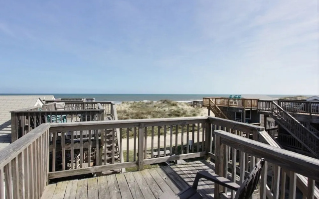 26 Salty Dogs Studio Bedroom Condo by RedAwning