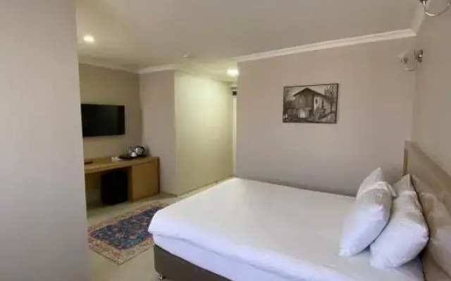 Üç Yıldız Hotel