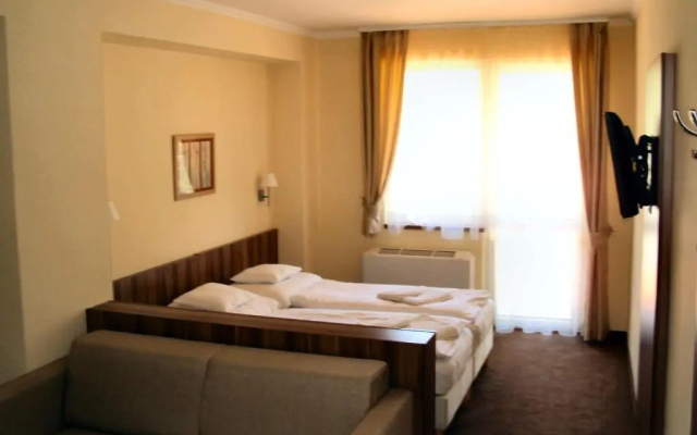 Balaton Colors Beach Hotel