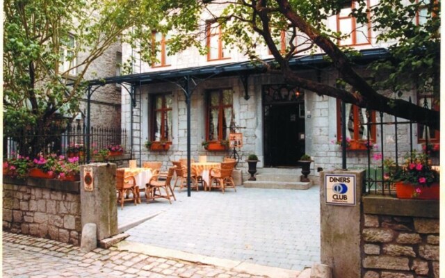 Hotel Le Vieux Durbuy вид на фасад