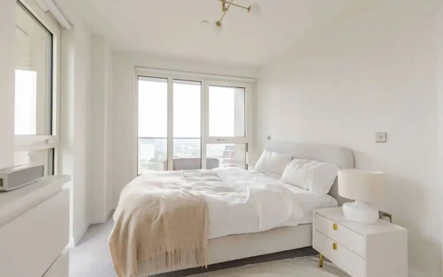 White City 2BR Skyview Penthouse Near The Tube