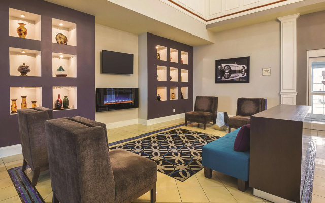 La Quinta Inn & Suites by Wyndham Bowling Green