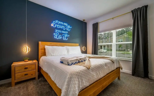 Ultimate Luxury Home-private Pool Themed Bedroom