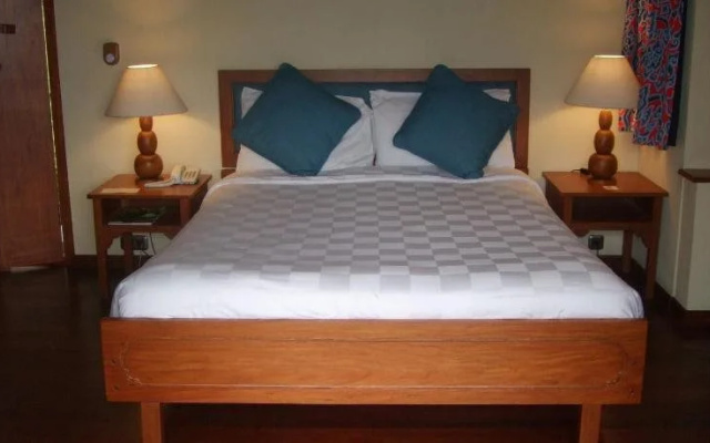 Strawberry Hill Hotel & Restaurant