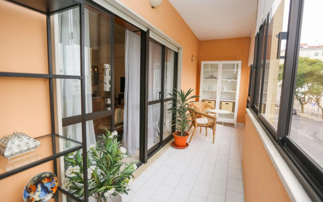 Like-home Bright Benfica Apt