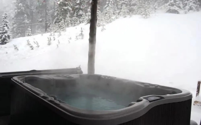 Kowal Ski Cabin by Apex Accommodations