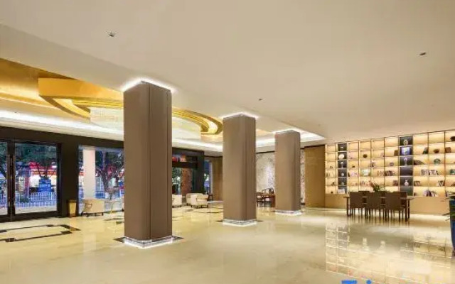 Yi Liang New Century Luxury Hotel