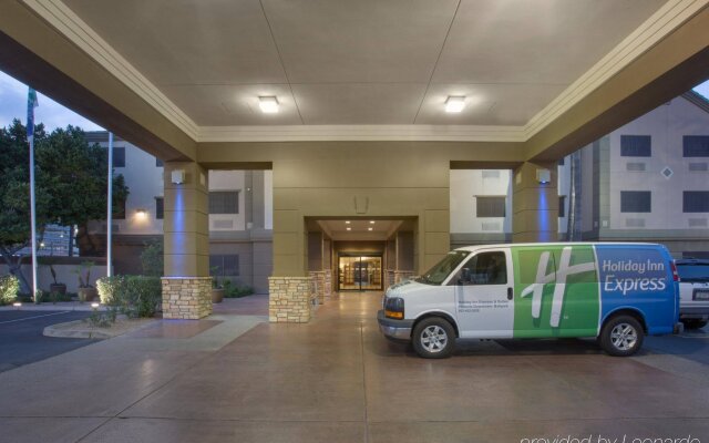Holiday Inn Express Hotel & Suites Phoenix Downtown-Ballpark 1