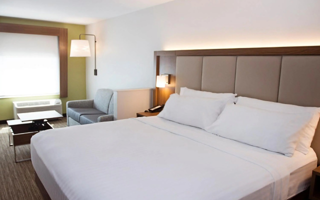 Holiday Inn Express & Suites Greenwood Mall by IHG