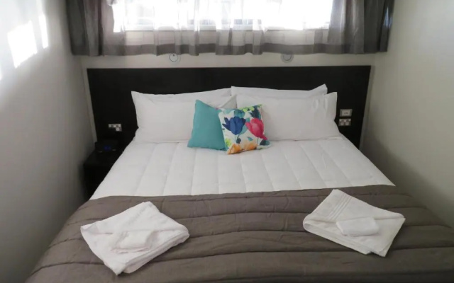 Paroa Hotel