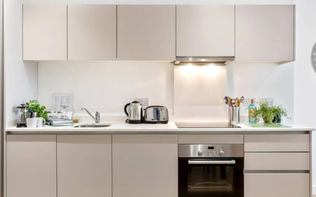 Stylish 2 Bed/2 Bath, Parking - Bracknell Centre