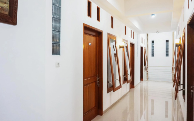 RedDoorz @ Jalan Danau Limboto