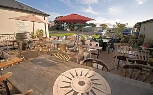 Beach Hotel & Restaurant