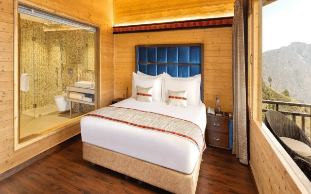 Justa Cliffend Resort & Spa, Mashobra