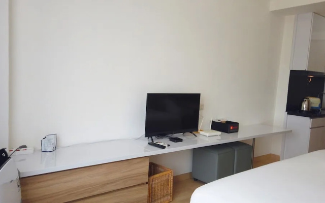Economic Luxurious Studio Pinewood Apartment Jatinangor near JATOS
