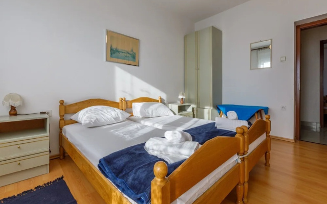 Apartment Dado