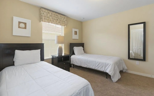 Paradise Palms 8869
