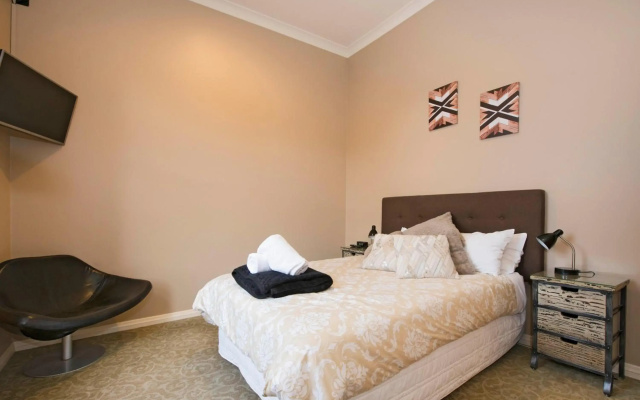 The Prince Albert Backpackers & Bar