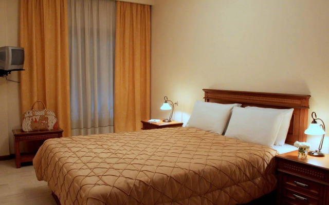 Famissi Hotel