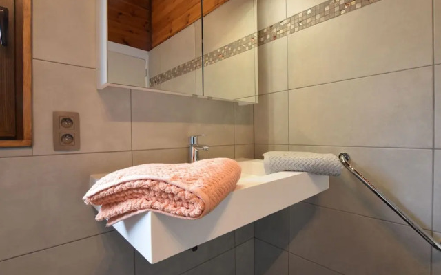 Renovated Chalet Near Durbuy