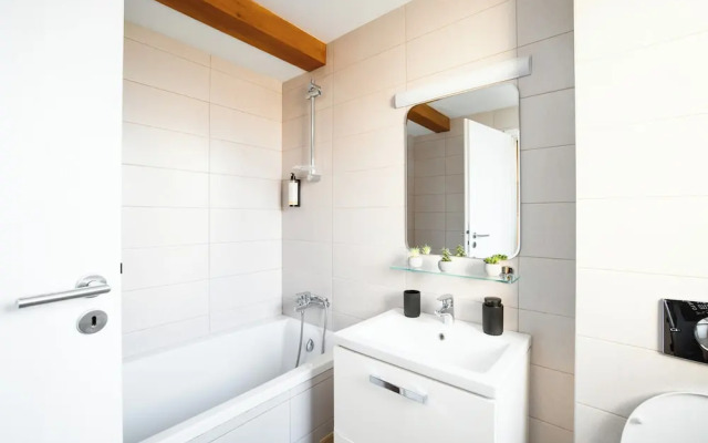 Apartment Sleeps 4 With Pets Welcome