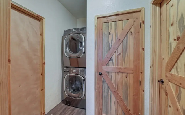 Custom Kasilof Cabin on 40 Private Acres