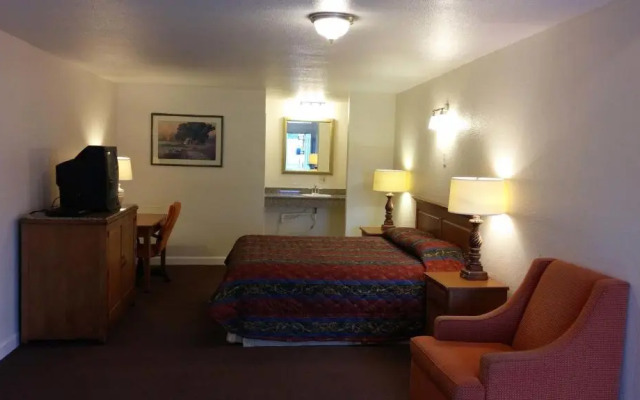 Country Regency Inn & Suites