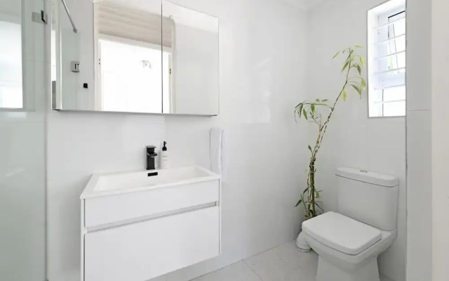 Spacious One Bed Table Mountain Views