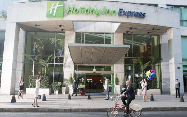 Отель Holiday Inn Express Mexico-Paseo De La Reforma Мексика, Мехико - отзывы, цены и фото номеров - забронировать отель Holiday Inn Express Mexico-Paseo De La Reforma онлайн вид на фасад